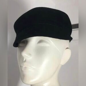 IKKS: Stylish Black beret